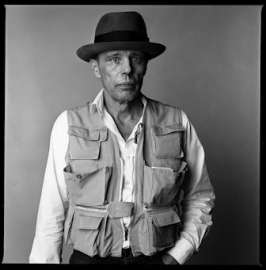 Portrait von Joseph Beuys (1921-1986), Paris, 1985
