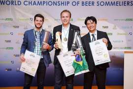 Die drei ersten der Biersommelier-WM 2017: Felix Schiffner (2.), Stephan Hilbrand (Sieger) und Rodrigo Sawamura (3.)