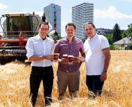 Tobias Frank, 1. Braumeister/Geschäftsführer der Ottakringer Brauerei, Landwirt Josef Neumayr sowie LWK Wien Präsident Franz Windisch