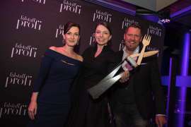 Alexandra Gorsche, Eveline Wild, Mike Süsse mit der Ehrenpreisstatue