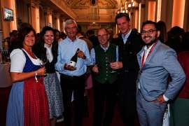 Freude über den gelungenen Startschuss einer neuen Verkostungsreihe der großen Steirischen Riedenweine. (v.l.n.r.): Jutta Bischof (Steiermärkische Sparkasse), Claudia Genner-Schauer (Marketing Wein Steiermark), Gastwinzer Michel Laroche, Weinbaupräs