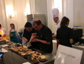 Gault&Millau Kulinarikfestival 2019: an einer der Kochstationen werkt Michael Suttner mit seinem Kchenteam aus dem Linsberg Asia Hotelrestaurant