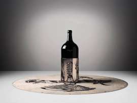 Die kunstvoll gestaltete Flasche Ornellaia 2015 Il Carisma von William Kentridge