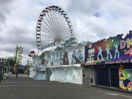 Fahrgeschäfte im Wiener Prater werden im Mai 2020 für die Wiedereröffnung nach dem Corona Lockdown auf Hochglanz gebracht