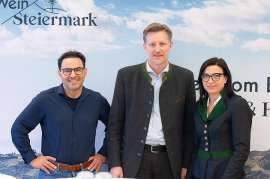 Wein Steiermark Team: Der neue Geschftsfhrer der Wein Steiermark Ing. Martin Palz mit Marketingleiterin Mag. (FH) Andrea Jbstl-Prattes und Obmann Stefan Potzinger