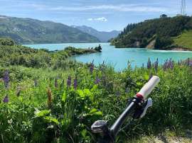 Royal Biken in der Silvretta-Arena Ischgl mit Blick auf den Zeinisssee