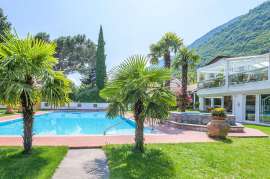 Traumhafter Urlaub unter Palmen, Blick auf den Aussenpool und das Appartmenthaus