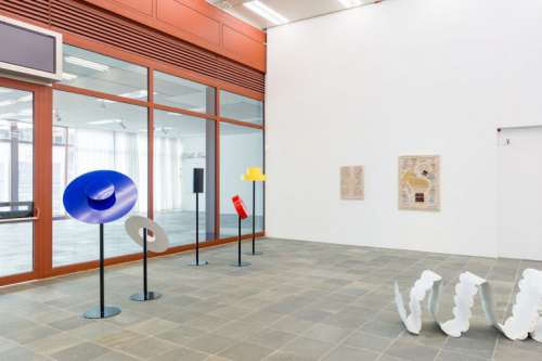 Ausstellungsansicht „Über das Neue. Junge Szenen in Wien“; Werke von Sasha Auerbakh
