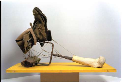 Daniel Spoerri Objekt II des Zyklus Objets de magie à la noix, 1966/1967 Assemblage von verschiedenen Gegenständen,