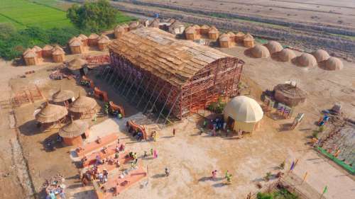 Das Zero Carbon Cultural Centre in Makli, Pakistan ist Trainingsort und Testgelände für Yasmeen Laris Zero-Carbon-Architektur