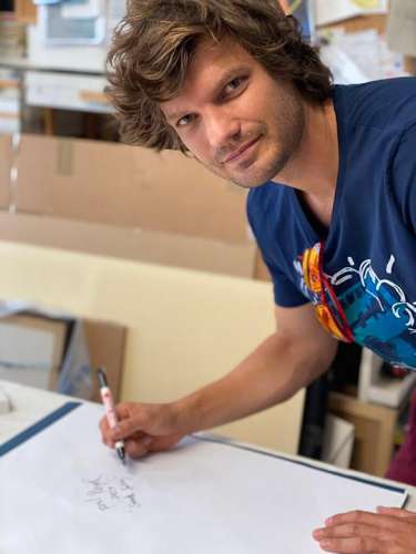 Ben Reyer, 2020, signiert ein Blatt