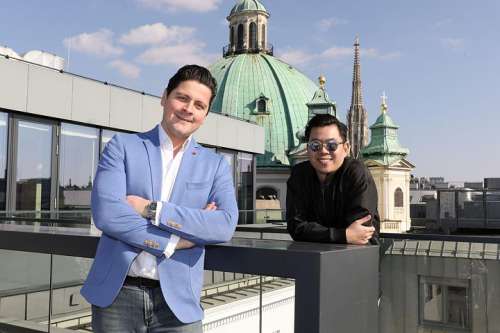 Eventmanager Paul Rittenauer und DOTS-Gründer Martin Ho auf der Dachterrasse des Petersplatz 7