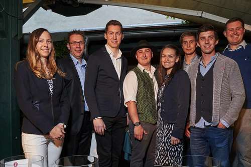 Die FinalistInnen, Leo Rögner, Roland Steindorfer, Kerstin Schwertführer, Michael Gruber, Patrick Altenbacher und Jakob Jakopé mit ÖWM-Kommunikationschefin Sabine Bauer-Wolf