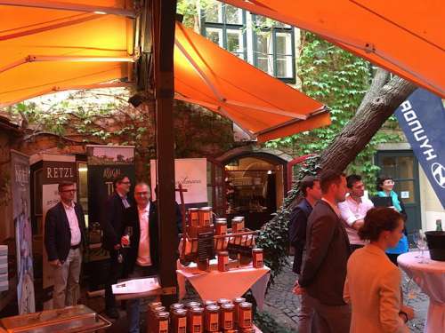 Impressionen von der Pressekonferenz im neuen Innenhof-Verksotungsbereich