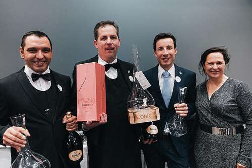(v.l.n.r.): Suvad Zlatic, Raffl´s Star Hotels, St. Anton (2. Platz), Andreas Jechsmayr, Landhotel Forsthof Sierning (1.Platz), René Antrag, Restaurant Steirereck, Wien (3. Platz), Annemarie Foidl, Präsidentin Sommelier Union Austria