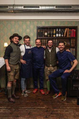 V.l.n.r.: Herbert König, Markus Neuhold, Tim Raue, Jakob Schönberger, Christian Singer (Küchenchef bei Tim Raue