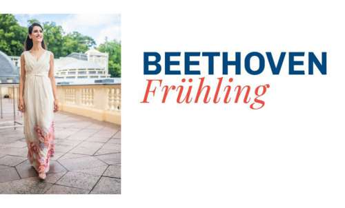 Festivalgründerin Dorothy Khadem-Missagh link, rechts daneben das Festival_Logo: Schriftzug Beethoven Frühling