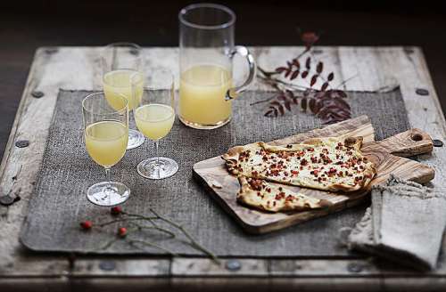 Flammkuchen und Federweisser