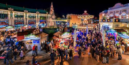 Buntes Treiben am belebten Prater Wintermarkt