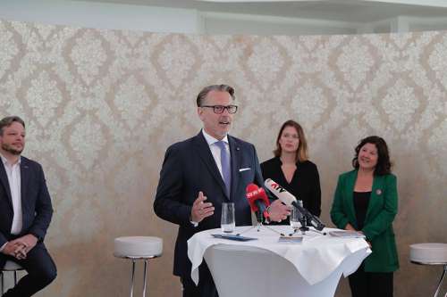 Direktor Mayer, Grand Hotel Wien