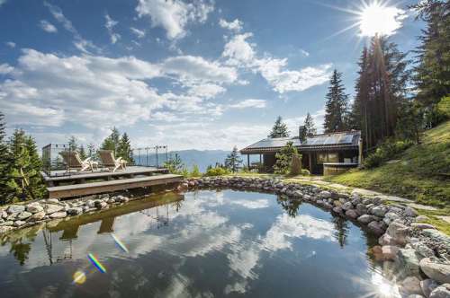 Almterrasse im Sommer