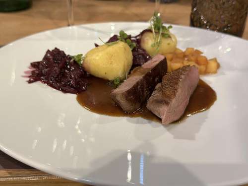Perfekt gegarte Barbarie Entenbrust im Restaurant 'Die Mwe'
